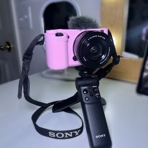 Sony ZV-E10 Mirrorless Camera Vlogger Kit